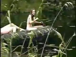 Tres grand niñas desnuda niñas en la selva en barco para peter hunt