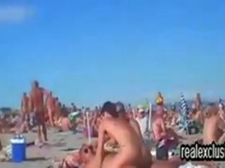 Publiczne nagie plaża swinger brudne wideo pokaz w lato 2015