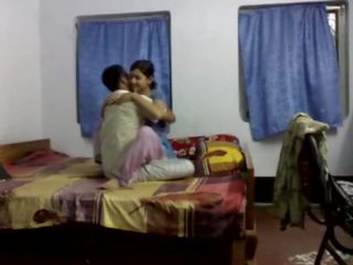 Bengali i madh çift në kushte shtëpie x nominal film skandal në dhomë gjumi - wowmoyback